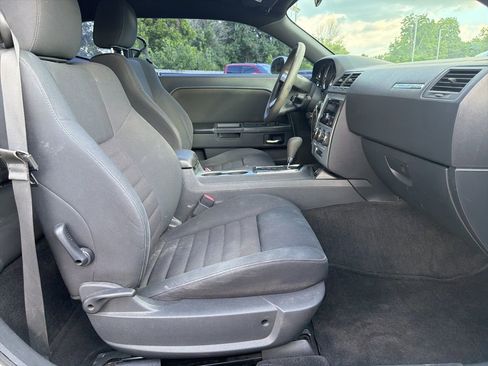 Used 2010 Dodge Challenger SE RWD image 12