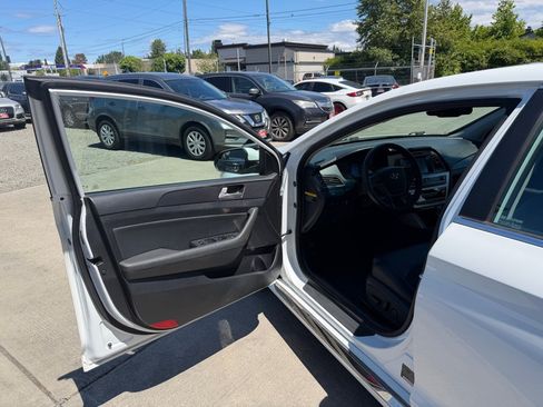 Used 2016 Hyundai Sonata Sport w/ Option Group 1V FWD image 8