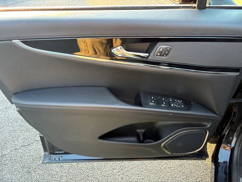 Used 2023 Lincoln Nautilus FWD image 11