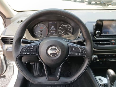 Used 2024 Nissan Altima 2.5 S FWD image 19