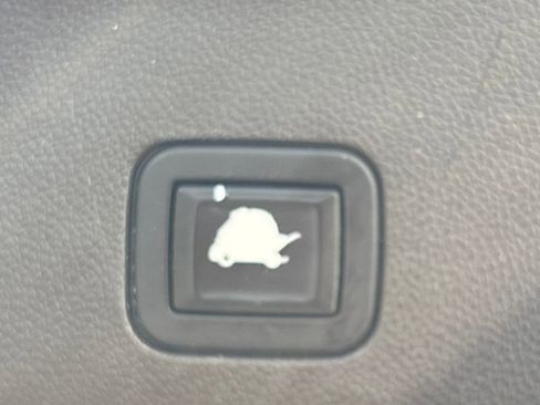 Used 2021 GMC Yukon SLT w/ SLT Luxury Plus Package image 34