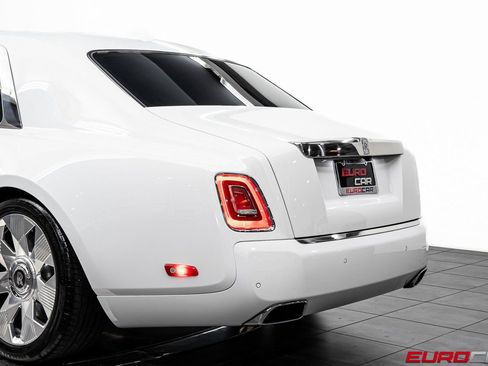 Used 2023 Rolls-Royce Phantom Sedan w/ The Phantom Package RWD image 17