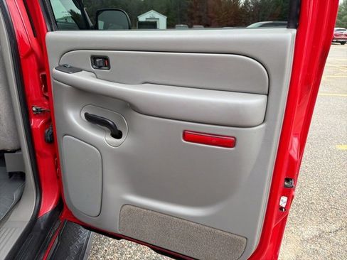 Used 2005 Chevrolet Avalanche LS image 27