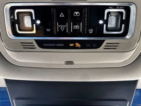 Used 2025 Lincoln Nautilus Premier AWD/4WD image 19