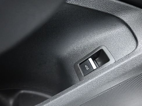 Used 2022 Audi A4 2.0T Premium image 11