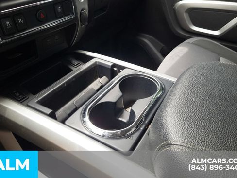 Used 2021 Nissan Titan SV w/ SV Convenience Package RWD image 10