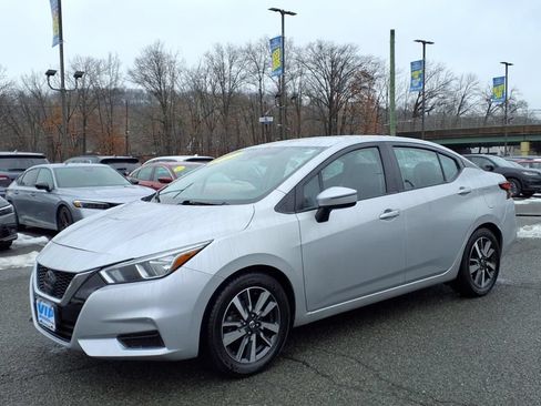 Used 2021 Nissan Versa SV FWD image 3