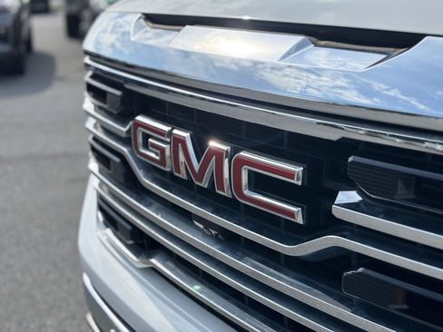 Used 2022 GMC Sierra 1500 SLT w/ SLT Premium Plus Package AWD/4WD image 4