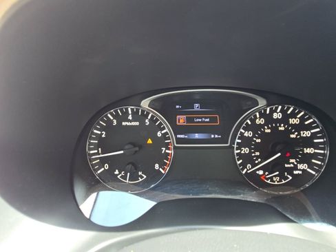 Used 2018 Nissan Pathfinder SV FWD image 15