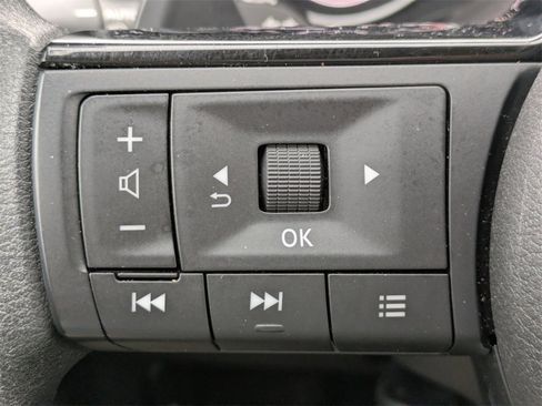 Used 2023 Nissan Rogue SV image 24