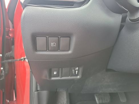 Used 2020 Toyota C-HR LE FWD image 17