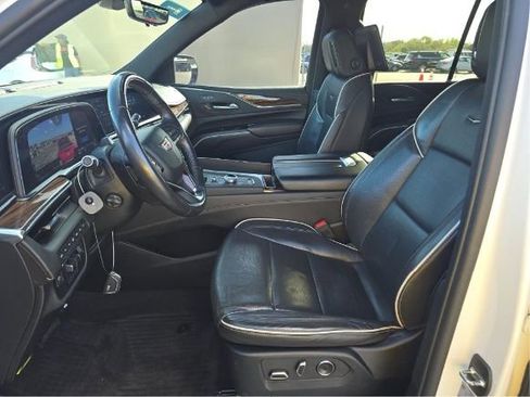 Used 2023 Cadillac Escalade Premium Luxury w/ Performance Package AWD/4WD image 4