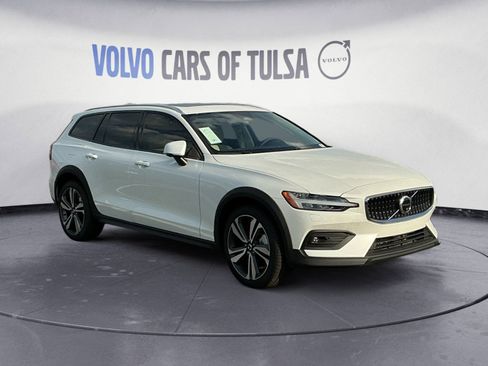 New 2026 Volvo V60 B5 Cross Country Plus w/ Protection Package Premier AWD/4WD image 7
