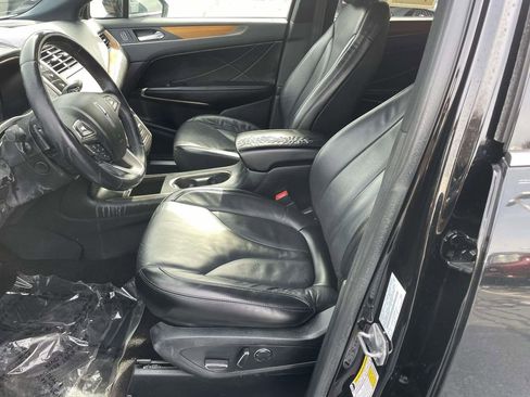 Used 2019 Lincoln MKC Select w/ Select Plus Package image 28