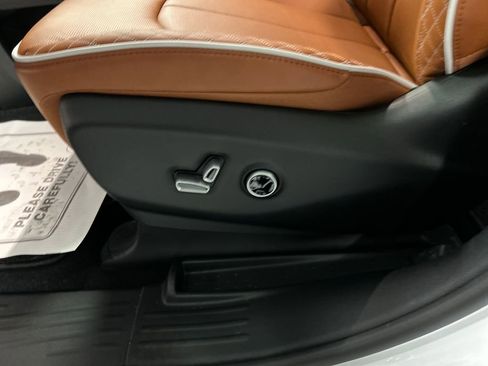 New 2026 Chrysler Pacifica Pinnacle image 11