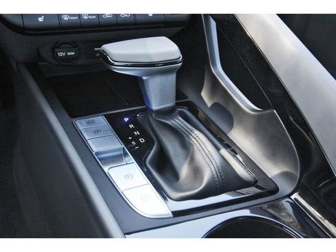 Used 2025 Hyundai Elantra SEL FWD image 27
