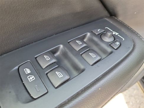 Used 2022 Volvo S60 B5 Momentum image 17