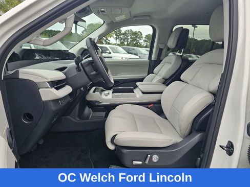 Used 2026 Lincoln Navigator L Premier AWD/4WD image 22