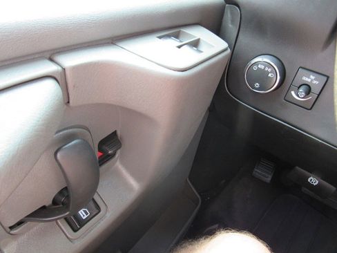 Used 2015 Chevrolet Express 2500 RWD image 35