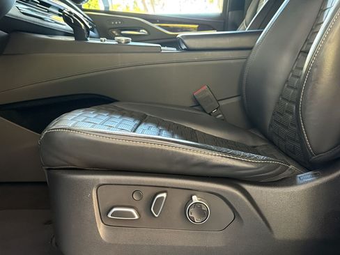 Used 2023 Cadillac Escalade ESV Sport Platinum w/ LPO, ONYX Package AWD/4WD image 15