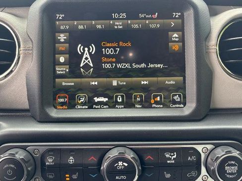 Used 2023 Jeep Gladiator Overland AWD/4WD image 7