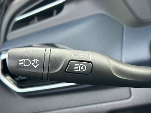 Used 2022 Chevrolet Bolt EUV Premier w/ Sun & Sound Package image 37