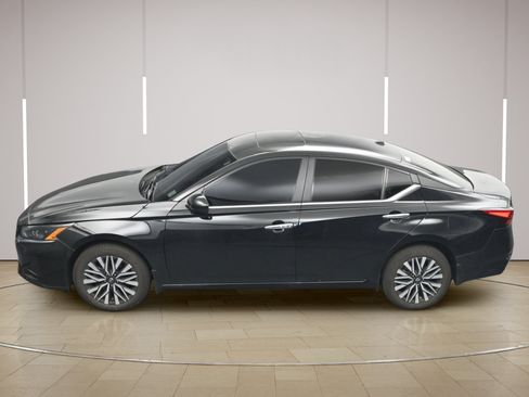 Certified 2024 Nissan Altima 2.5 SV w/ SV Premium Package AWD/4WD image 36