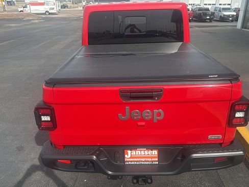 Used 2022 Jeep Gladiator Overland w/ Popular Equipment Package AWD/4WD image 4