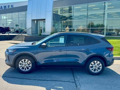 New 2025 Ford Escape Active image 2