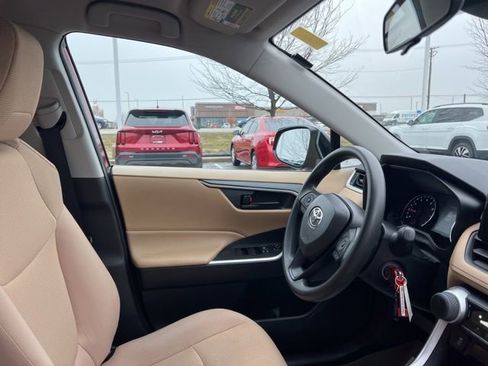 Used 2019 Toyota RAV4 LE w/ Carpet Mat Package image 30