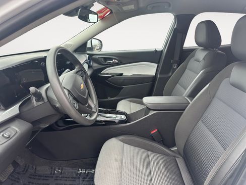 Used 2024 Chevrolet Trax LT FWD image 9