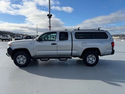 Used 2022 Toyota Tacoma SR image 2