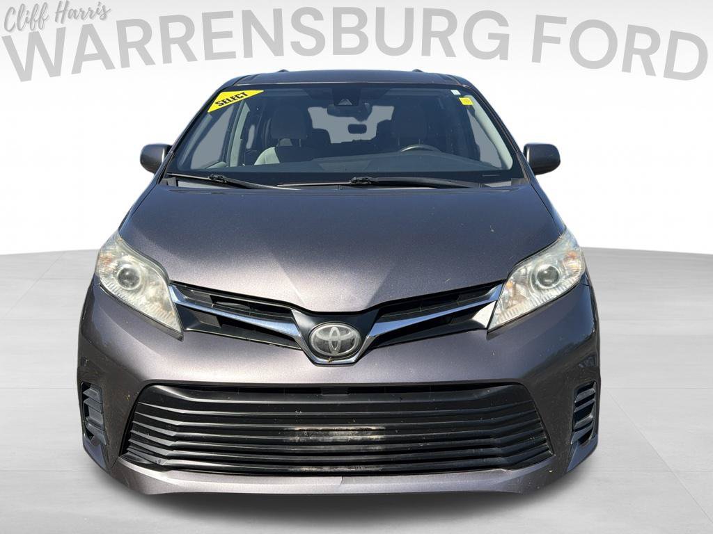 Used 2019 Toyota Sienna LE FWD image 2