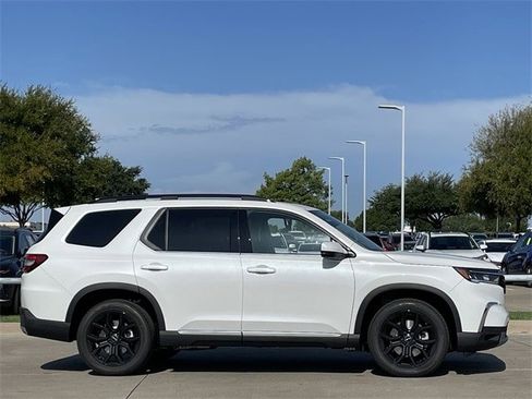 New 2025 Honda Pilot Touring image 3