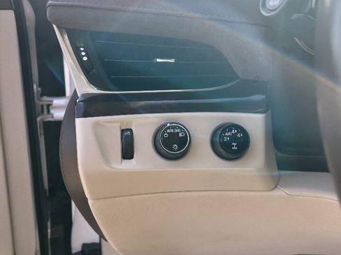 Used 2016 Cadillac Escalade ESV Luxury image 22