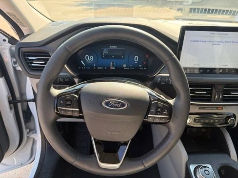 Used 2023 Ford Escape Platinum w/ Premium Technology Package AWD/4WD image 23