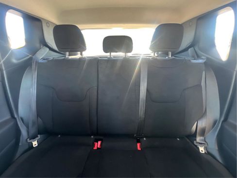 Used 2020 Jeep Renegade Altitude FWD image 12