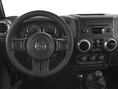 Used 2017 Jeep Wrangler Unlimited Sahara w/ Dual Top Group AWD/4WD image 10