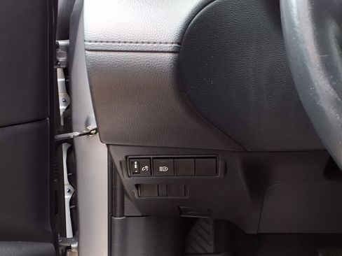 Used 2022 Toyota Corolla Cross LE AWD/4WD image 13