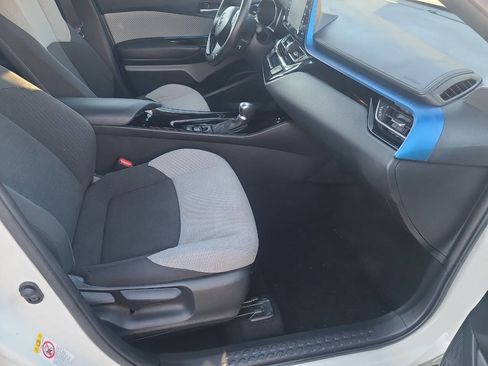 Used 2019 Toyota C-HR XLE image 31