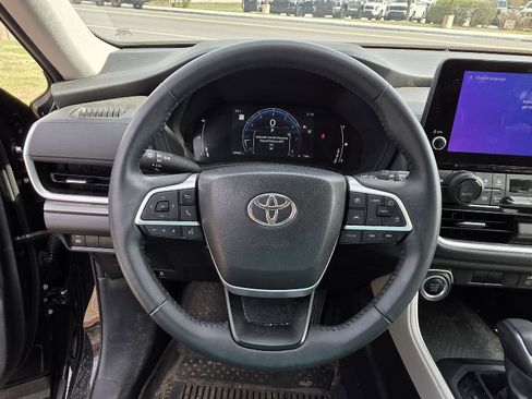 Used 2024 Toyota Grand Highlander XLE AWD/4WD image 25