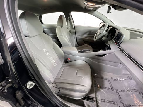 Used 2023 Hyundai Elantra SEL image 25