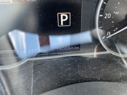 Used 2025 Nissan Versa SV image 39