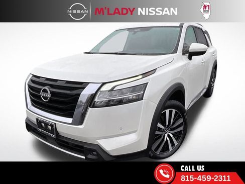 Used 2023 Nissan Pathfinder Platinum w/ Cargo Package image 2