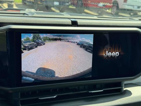 Used 2025 Jeep Wrangler Sport AWD/4WD image 4
