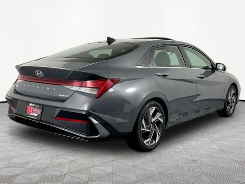 Used 2024 Hyundai Elantra Limited FWD image 6