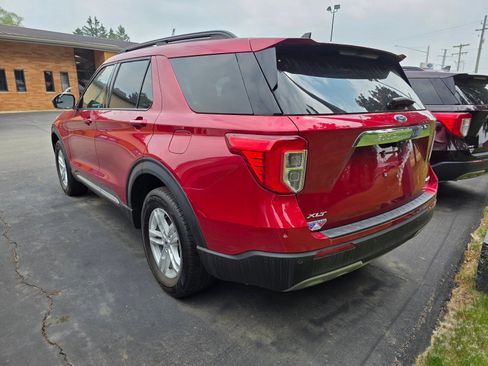 Used 2022 Ford Explorer XLT w/ Equipment Group 202A image 9