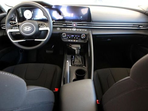 Used 2024 Hyundai Elantra SEL image 20