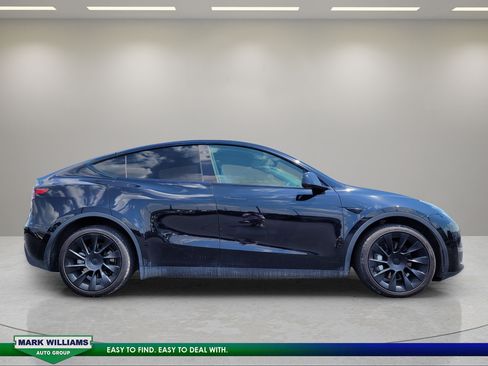 Used 2023 Tesla Model Y Long Range AWD/4WD image 2