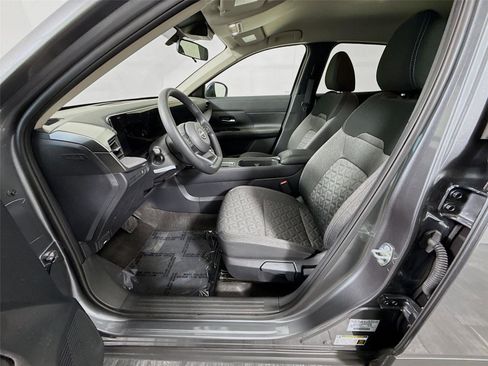 Used 2026 Nissan Kicks SV FWD image 2